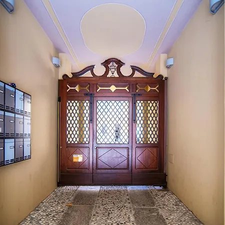 Sky Attic 72 - The House Of Travelers Apartamento Como Exterior foto