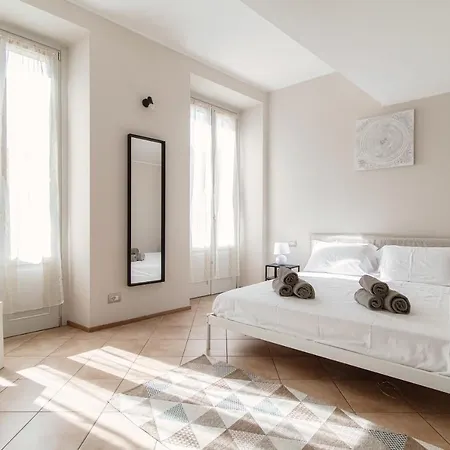 Sky Attic 72 - The House Of Travelers Apartamento Como Exterior foto