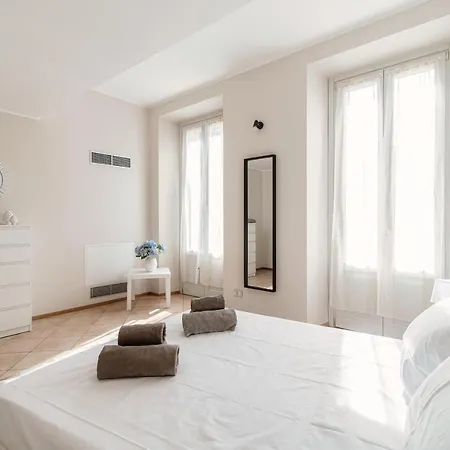 Sky Attic 72 - The House Of Travelers Apartamento Como Exterior foto