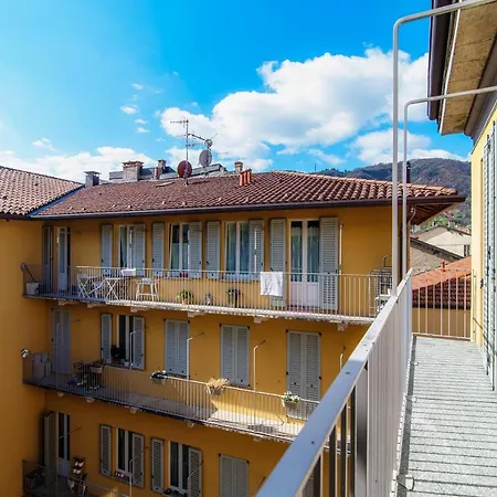 Sky Attic 72 - The House Of Travelers Apartamento Como Exterior foto