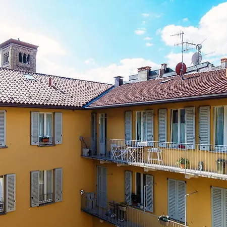 Sky Attic 72 - The House Of Travelers Apartamento Como Exterior foto